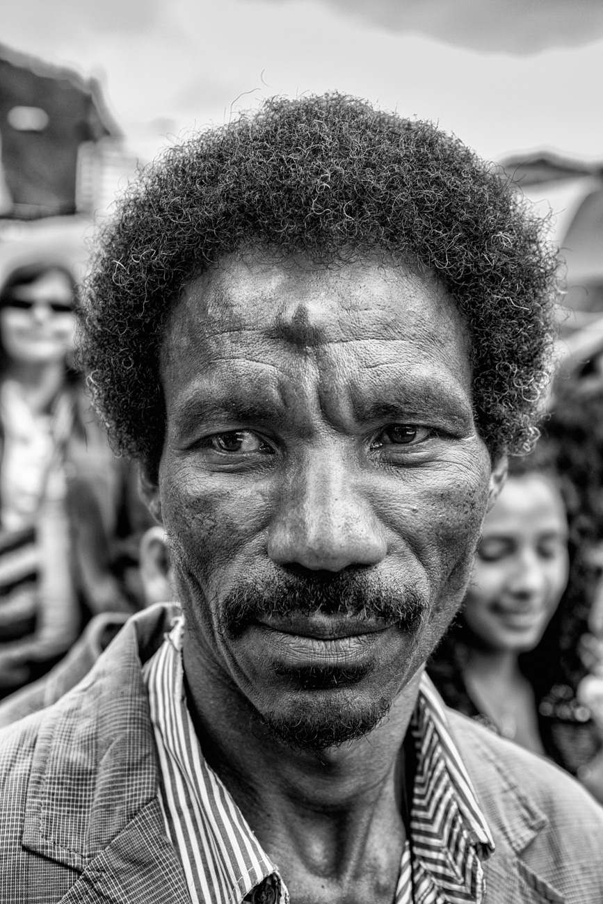 afro_negro._extranos_en_las_esquinas-5.jpg