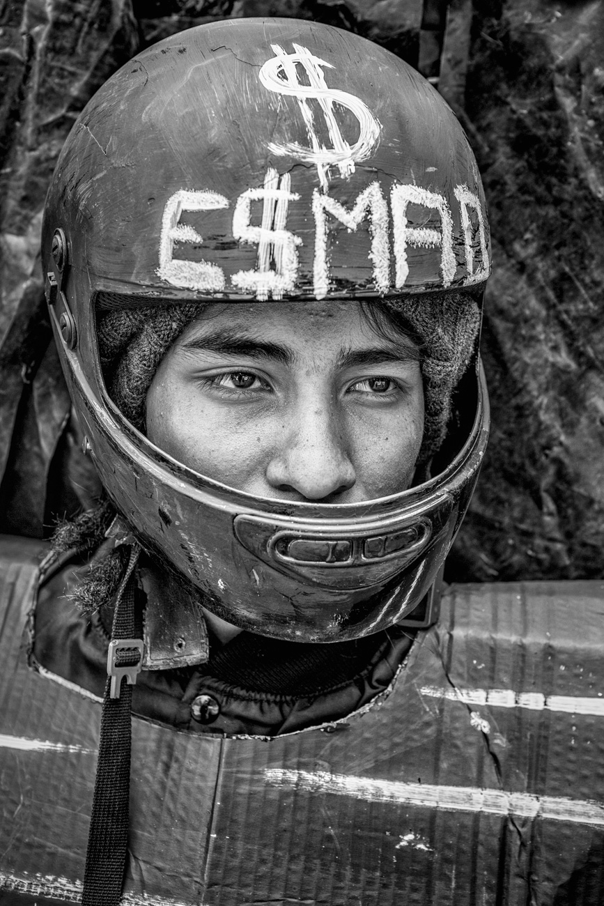esmad_extranos_en_las_esquinas.jpg
