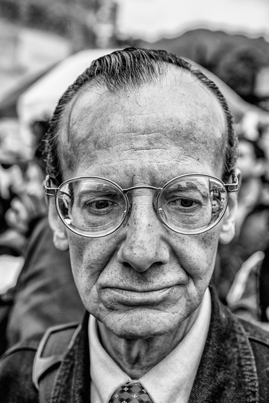 gafas_gruesas._extranos_en_las_esquinas-2.jpg