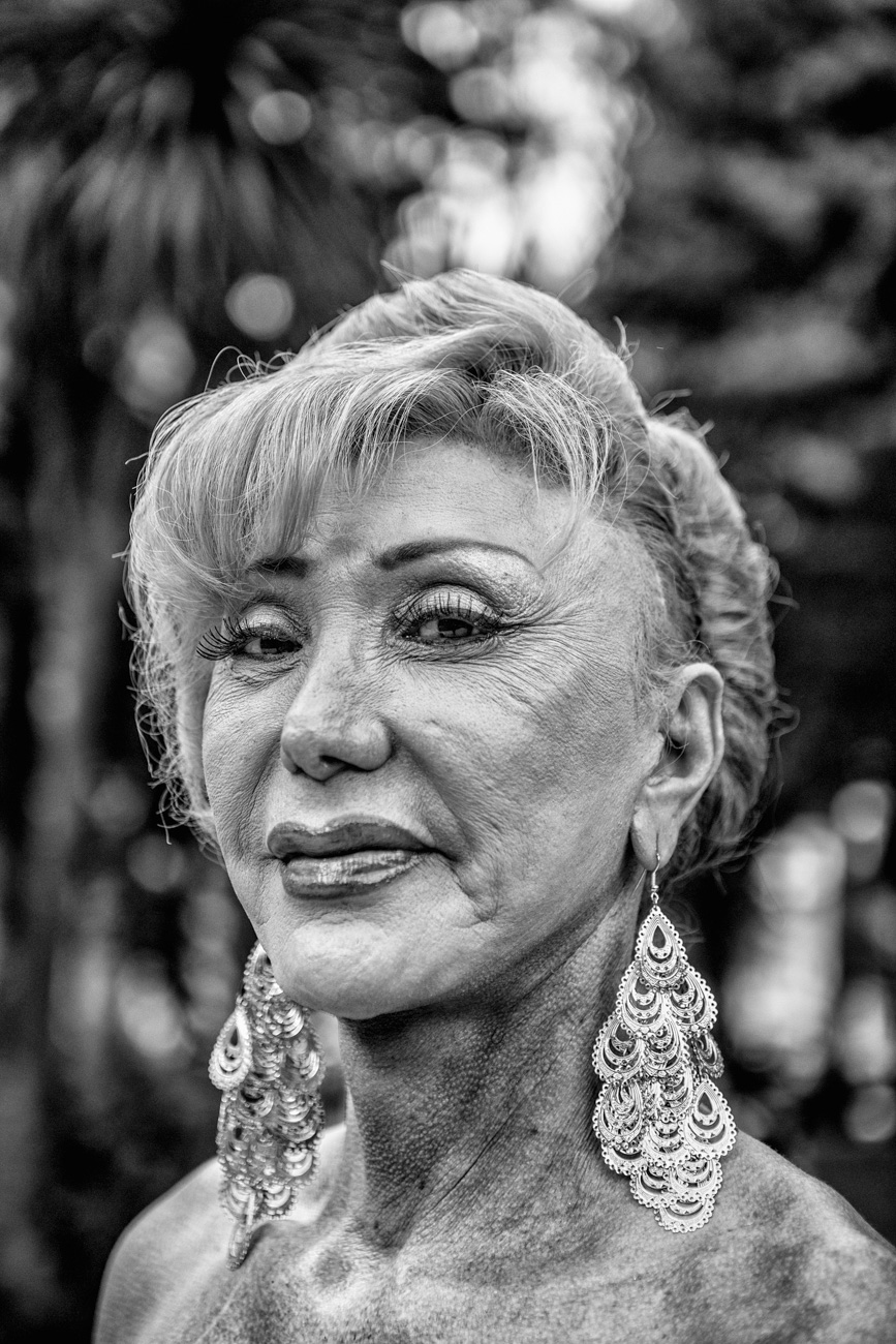 senora_aretes._extranos_en_las_esquinas-6.jpg