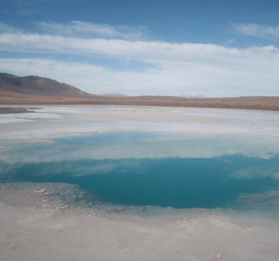 En los confines cordilleranos de la provincia argentina de Salta, Tolar Grande conoció la gloria y la muerte; más también la resurrección. Una historia sobre cuando el final del camino puede convertirse en un punto de partida. Este artículo hace parte de un intercambio entre revista LATE y Cartel Urbano.
