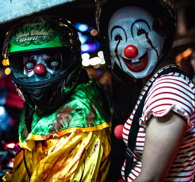 En fotos: Los Gonobikerreas y su noche de payasos moteros