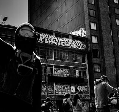 Traer el futuro de vuelta: confrontar la jerarquía social con Pirotecnia Negra