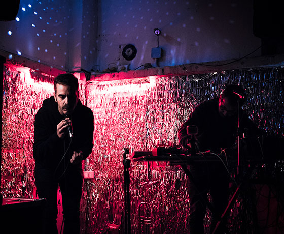  Corsini mezcla poesía contemporánea y música electrónica 