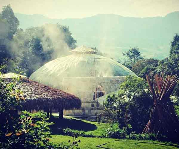 A 40 kilómetros de Bogotá, en el municipio de Granada, la Universidad de Sabiduría Ancestral abrió una sede que ofrece cursos para los interesados en agroecología, cocina ancestral o geometría sagrada.