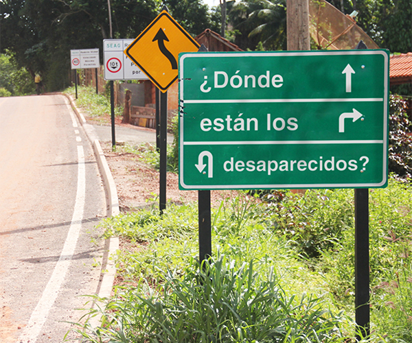 Tomarnos las calles: cuando las señales de tránsito denuncian la violencia estatal