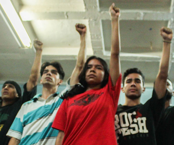 Así funciona la premiada “skuela” del vocalista de Crew Peligrosos