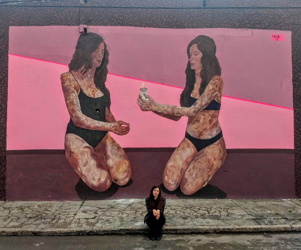 Aguja y vinilo dan cuerpo a la obra de Delacalle Valentina