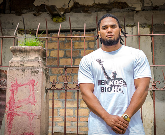 Camisetas  afro de Básico Pero Nítido Cartel Urbano