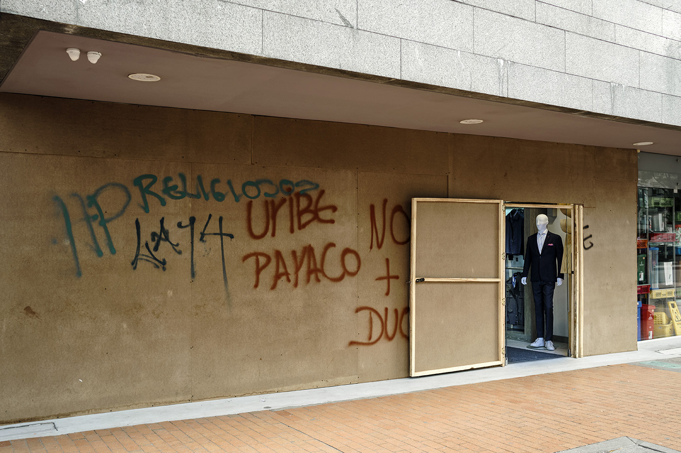 04-carlos_nieto_outlet_.jpg