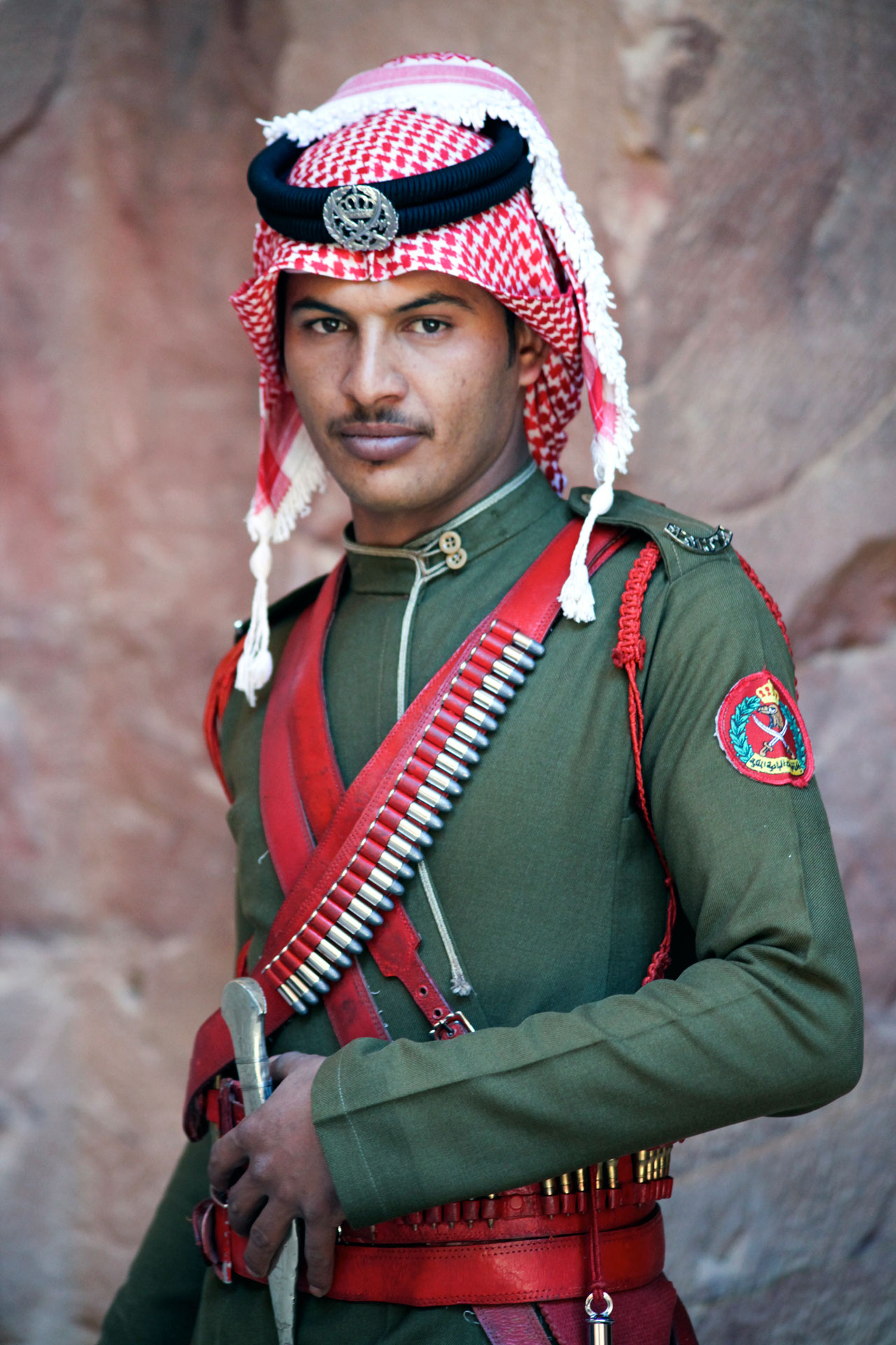 guardia-zona-arquelogica-petra-jordania.jpg