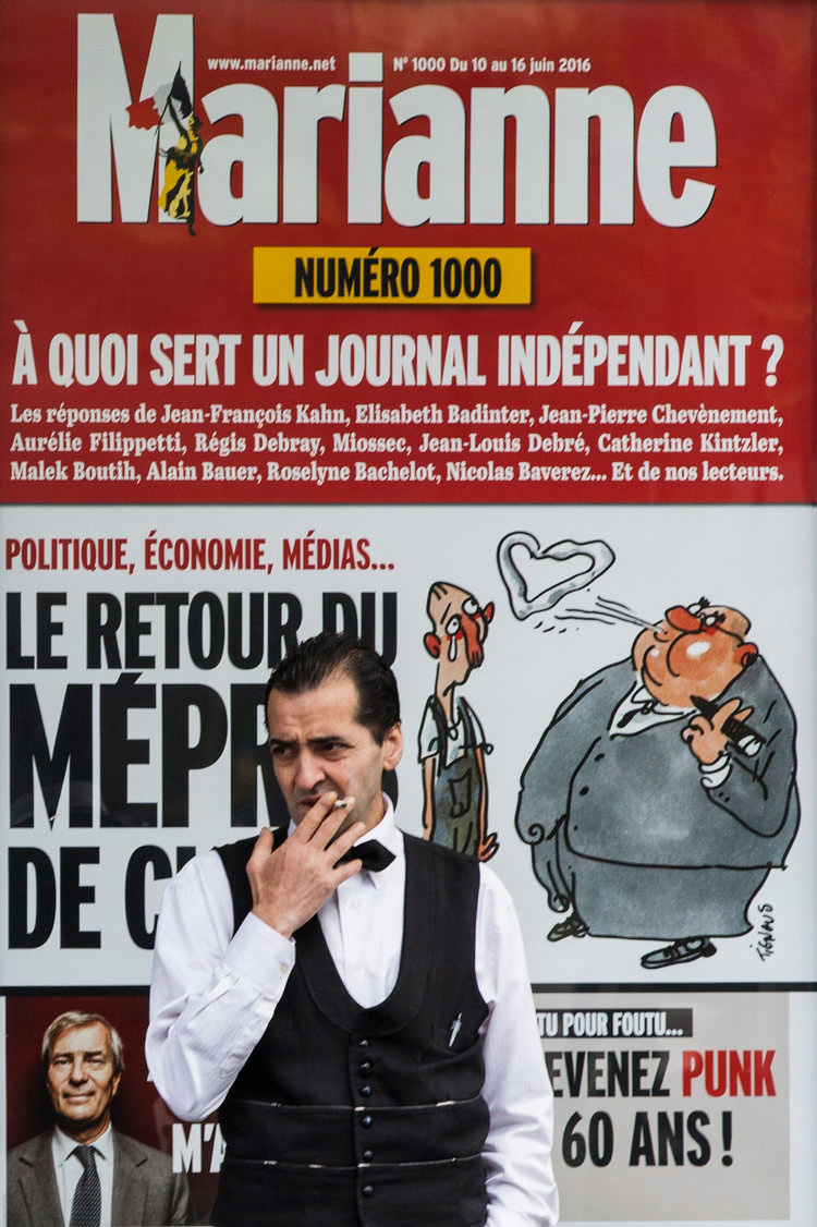 mesero-hora-descanso-paris-francia.jpg