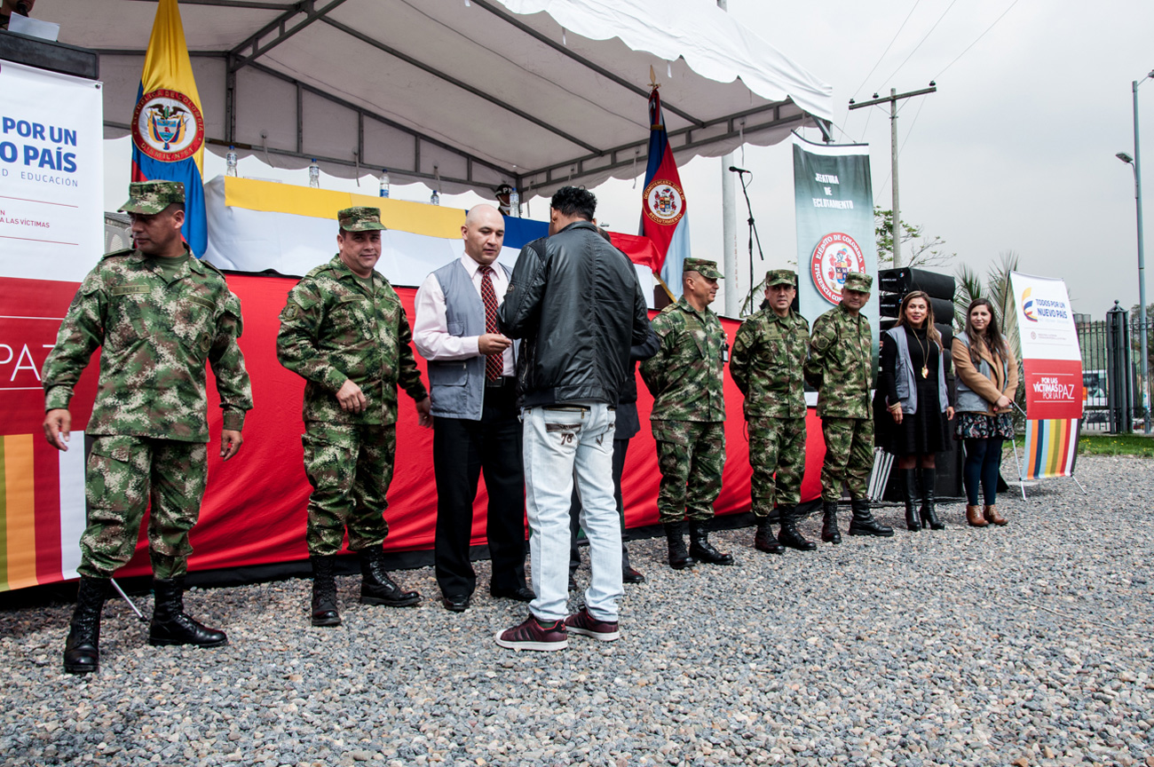 militares-entrega-libretas-militares.jpg