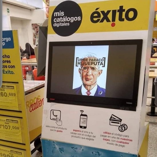 uribe-paraco-hijueputa-dice-el-afiche-digital-de-exito.jpg