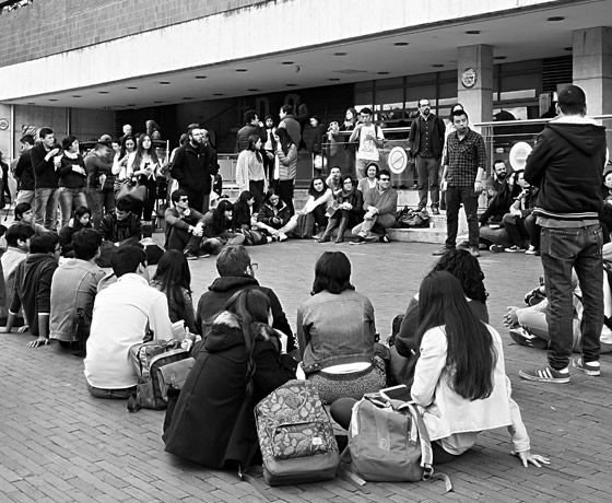 Estos historiadores quieren que la memoria del país la construyamos todos