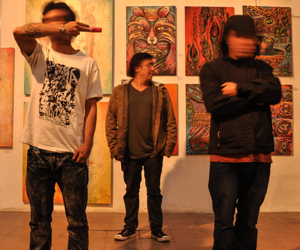 Los hijos que sacaron al papá a grafitear