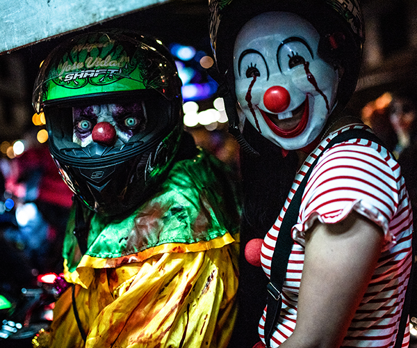 En fotos: Los Gonobikerreas y su noche de payasos moteros