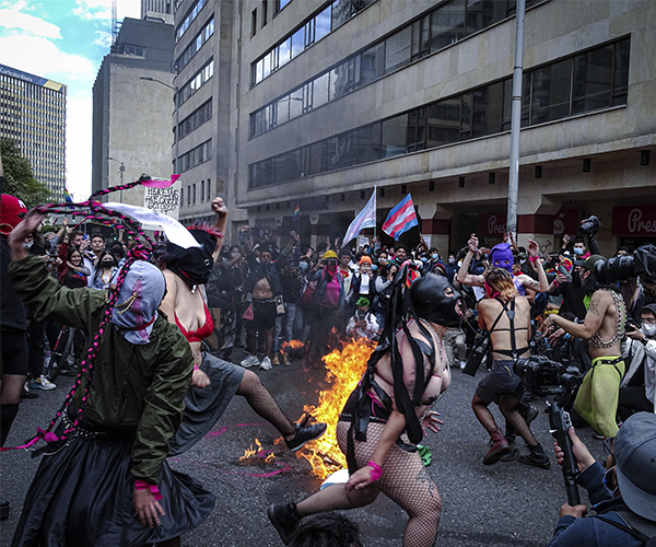 La Contra Marcha