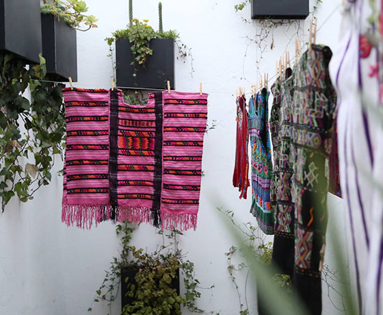 Ropa con telas reutilizadas Cartel Urbano
