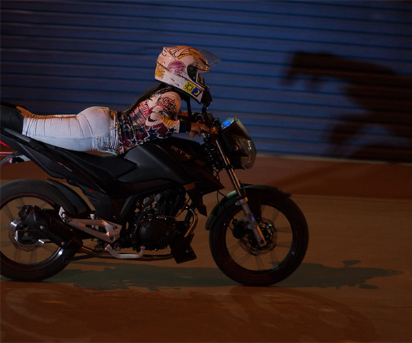 stunt mujeres