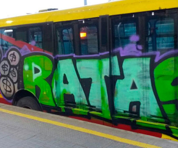 “Si esto lo hubiera hecho un grupo de pacifistas utilizando vinilos dirían que son héroes, en vez de vándalos”